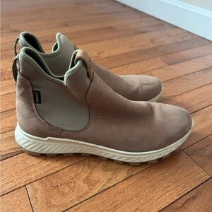 Women’s ECCO Slip-On boots